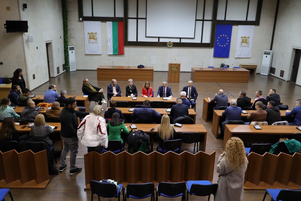 ММС: Развитието на училищния спорт и модернизация на инфраструктурата обсъди министър Илиев на среща със спортните клубове в Благоевград