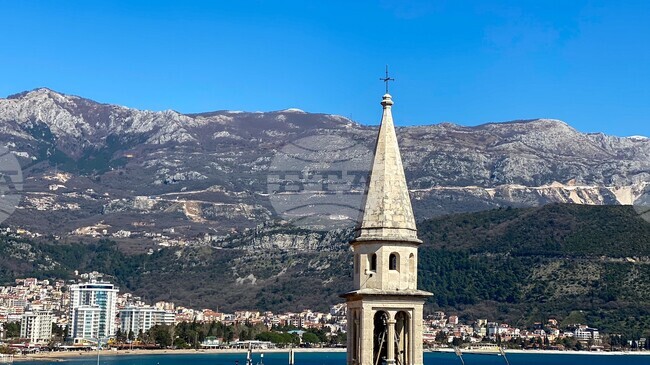 Хотели в Черна гора намаляват категорията си заради високи данъци, туризмът в страната отчита първи спад след независимостта