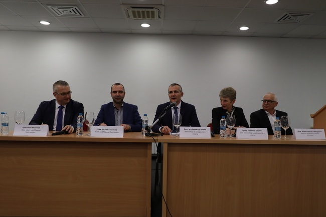 Министър Илиев в Кюстендил: Имаме изключителни спортисти и треньори, работим за модернизация на базата