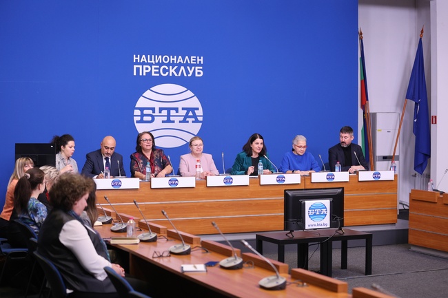Приета е първата за България инструкция за определяне на възрастта на непридружени непълнолетни по неинвазивен път, каза председателят на агенцията за бежанците