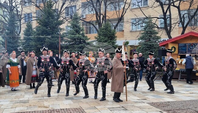 Търговище - ансамбъл „Мизия“ - коледно настроение