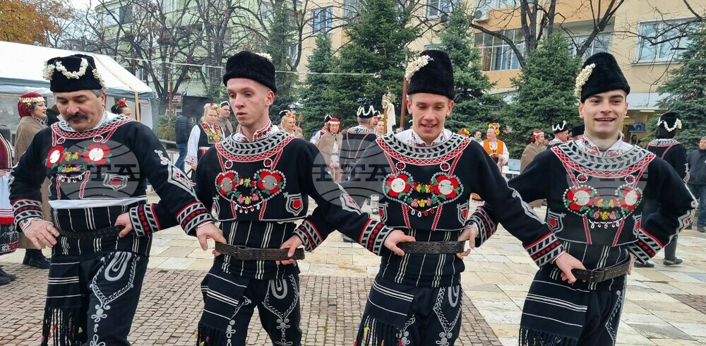 Търговище - ансамбъл „Мизия“ - коледно настроение