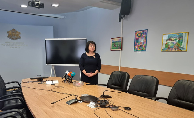 По вариант 1 ще пишат седмокласниците на националното външно оценяване по български език и литература