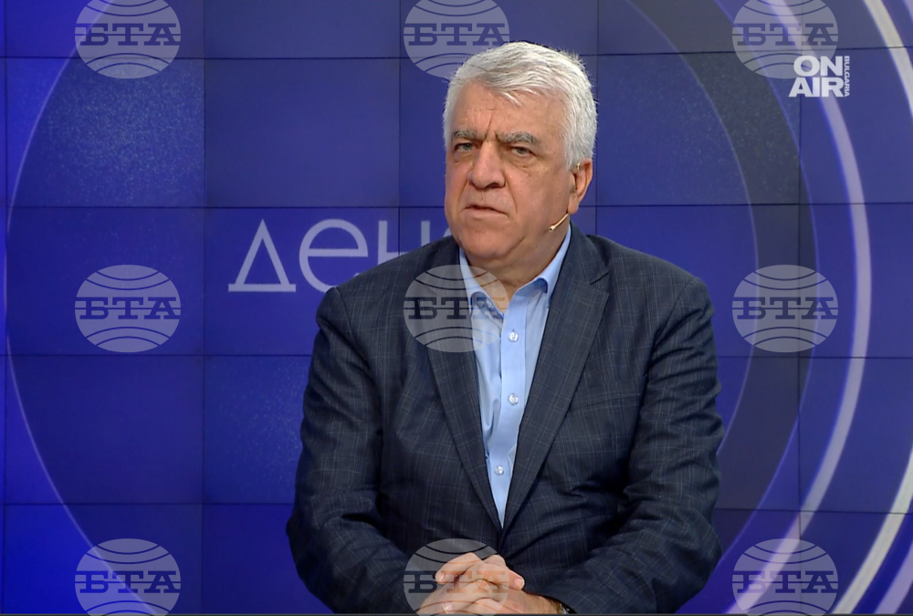 Проф. Румен Гечев: Сглобката променя Конституцията, така че тя да работи в тяхна угода