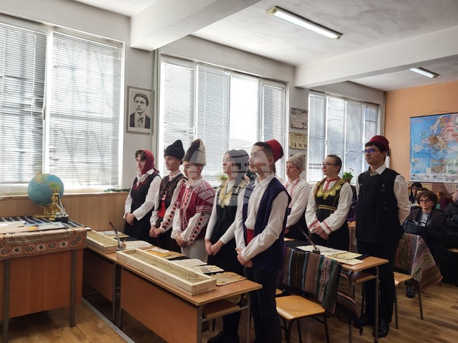 Самоков - Профилирана гимназия "Константин Фотинов" - урок по родолюбие