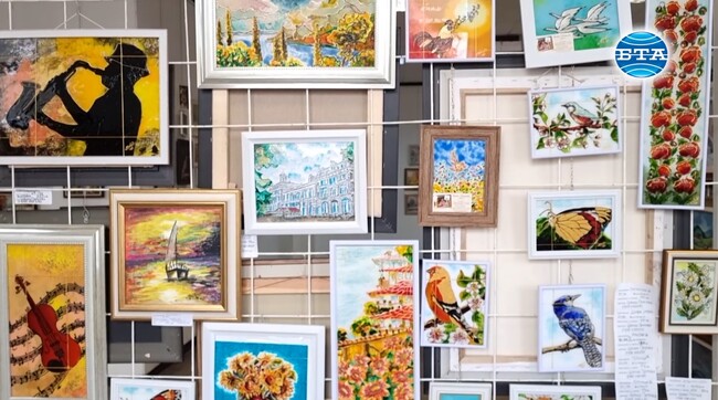 Русенски художници представят близо 200 картини в коледна изложба