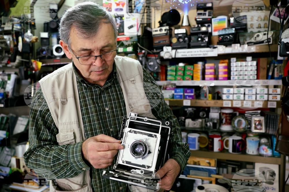 Взеха ли хляба „умните телефони“ на професионалните фотографи и на какво учи фотографията, попитахме двама майстори на обектива