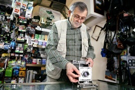 Взеха ли хляба „умните телефони“ на професионалните фотографи и на какво учи фотографията, попитахме двама майстори на обектива