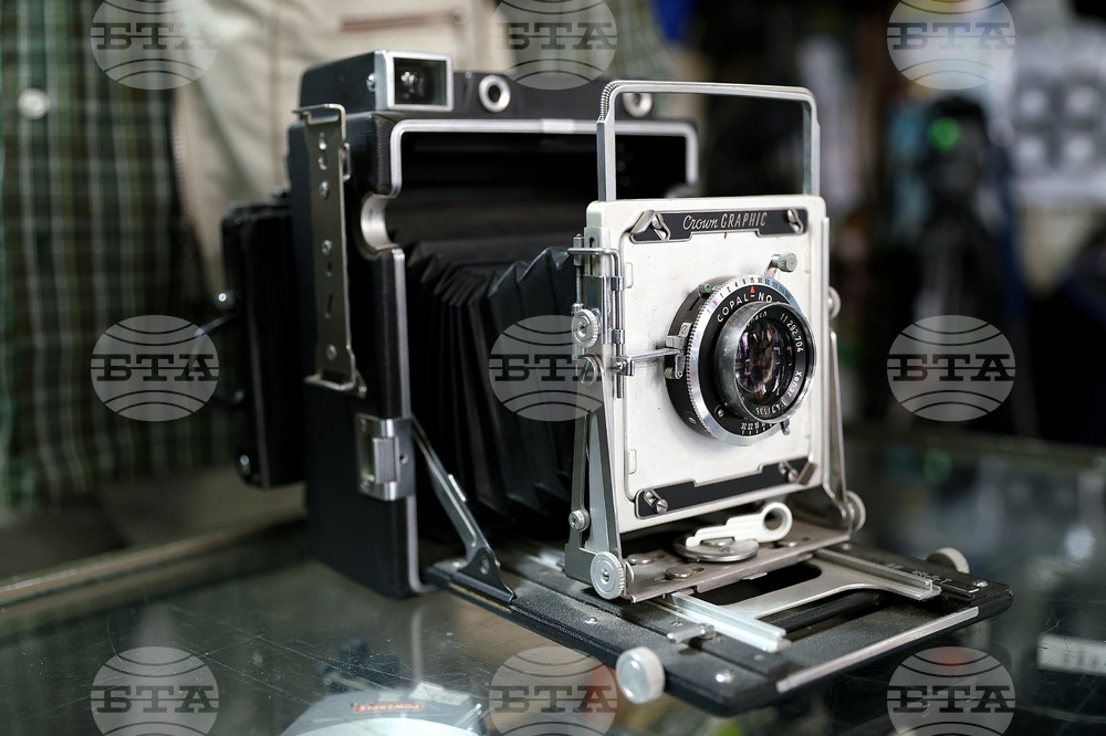 Взеха ли хляба „умните телефони“ на професионалните фотографи и на какво учи фотографията, попитахме двама майстори на обектива