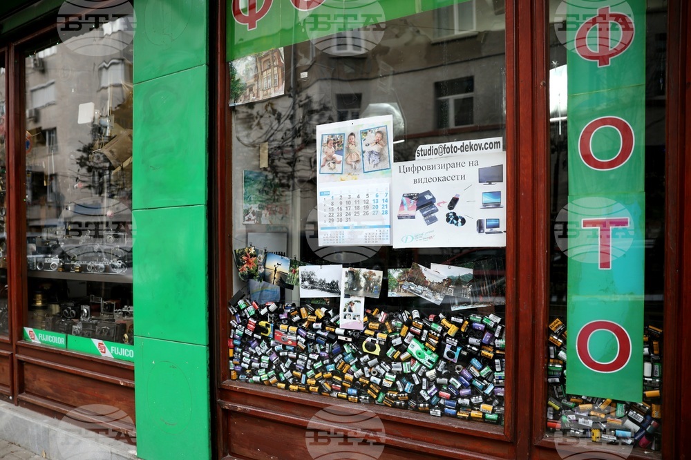 Взеха ли хляба „умните телефони“ на професионалните фотографи и на какво учи фотографията, попитахме двама майстори на обектива