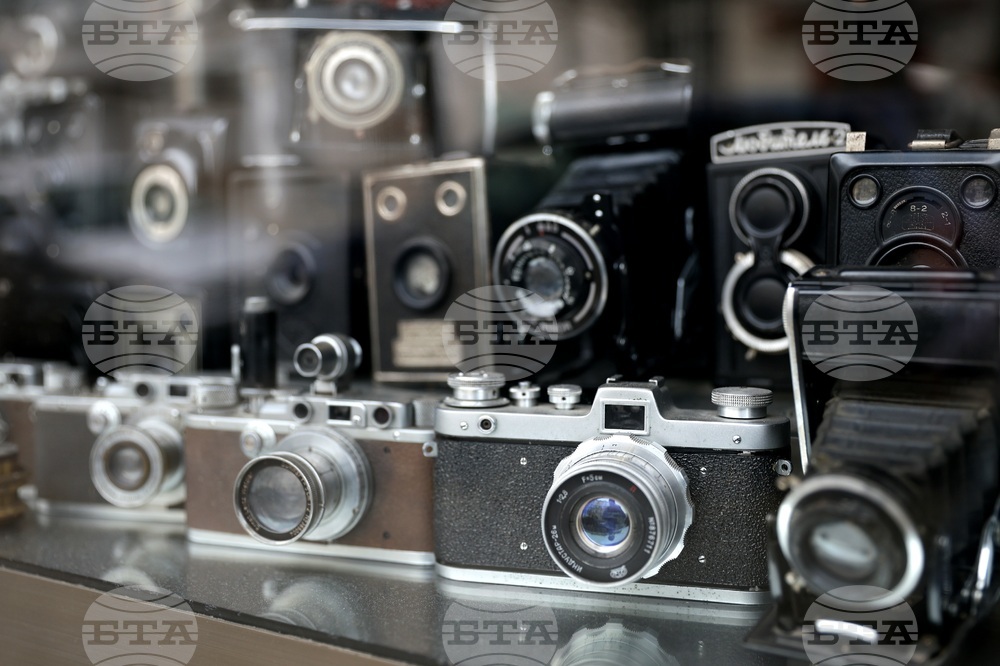 Взеха ли хляба „умните телефони“ на професионалните фотографи и на какво учи фотографията, попитахме двама майстори на обектива