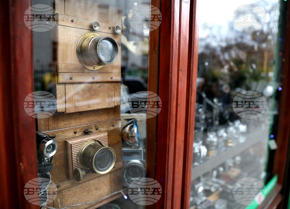 Взеха ли хляба „умните телефони“ на професионалните фотографи и на какво учи фотографията, попитахме двама майстори на обектива