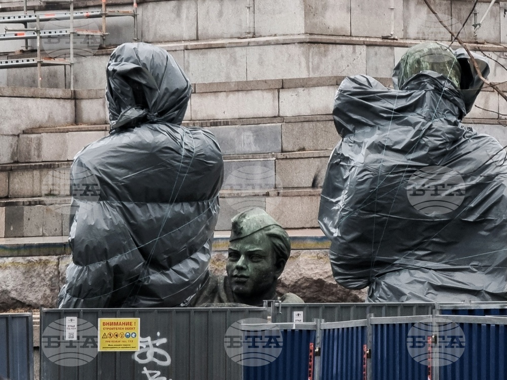 Паметник на съветската армия - фигури