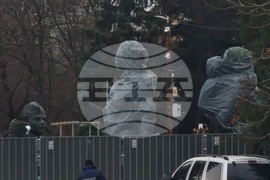 Паметник на съветската армия - фигури