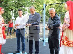 Йордан Йовчев, кметът Илко Стоянов и Александър Личев откриха новоизградена стрийт фитнес площадка в Благоевград