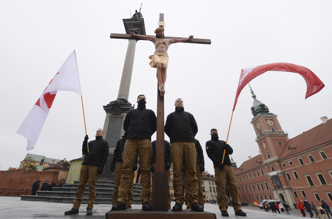 Папа Франциск заяви, че вижда "лицемерие" в критиките срещу решението му да разреши благославянето на еднополовите двойки