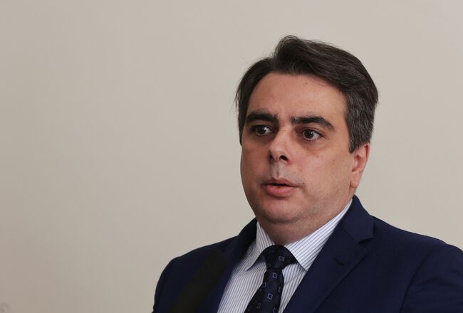 Ако Европа не предприеме единни действия, през зимата може да има удвояване и утрояване на цената на зърното, прогнозира министърът на финансите Асен Василев