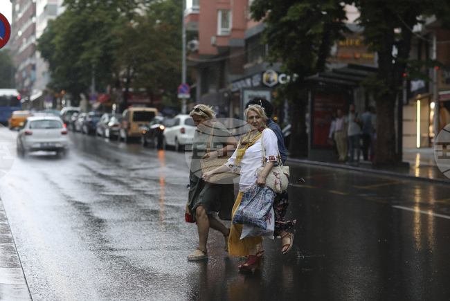 Броят на жените, които напускат пазара на труда в Турция по семейни причини, е нараснал с над 80 процента за пет години, сочат данни