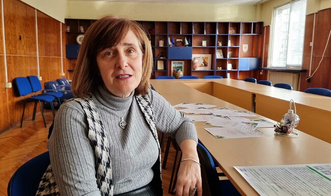 Коледната и новогодишна песен ни дава позитивно настроение, бодрост и оптимизъм, каза създателят на тематичния хоров фестивал в Хасково Елена Цветкова