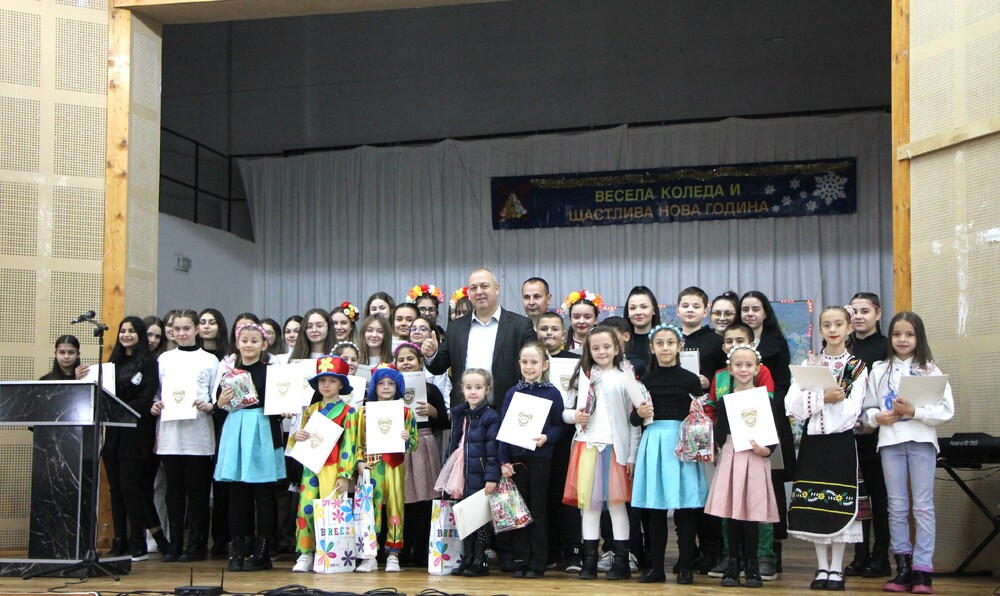 Талантливи деца и ученици получиха грамоти от кмета на Ардино Изет Шабан за успехите си през 2023 г.