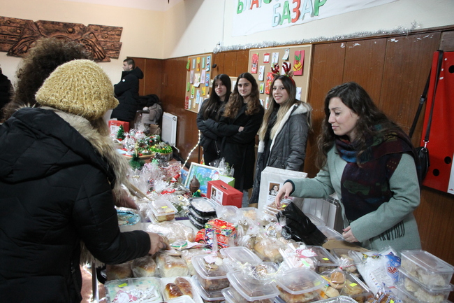 Община Ардино: Благотворителен коледен пазар в подкрепа на Рени 