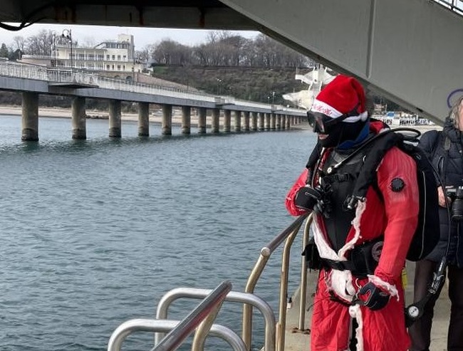 Водолази от Бургас ще празнуват Коледа под вода с ретро система за гмуркане 