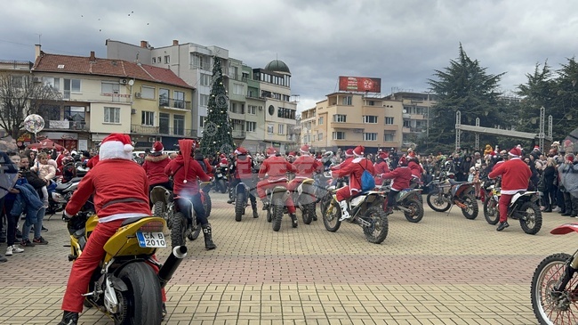 За 11-а поредна година мотористи, предрешени като Дядо Коледа, ще зарадват децата на Казанлък в навечерието на Рождество Христово