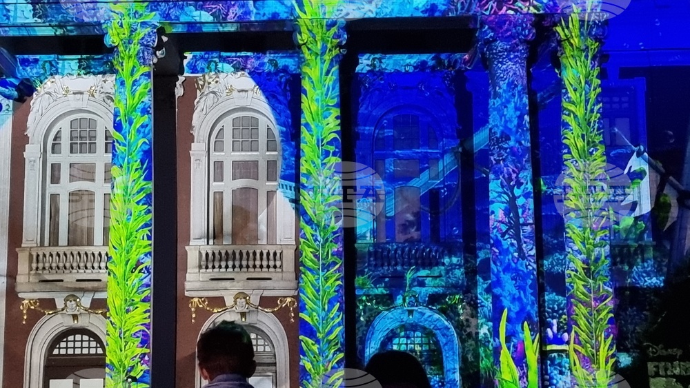 "Disney+" - начало - 3D мапинг шоу