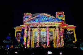 "Disney+" - начало - 3D мапинг шоу