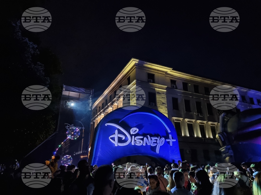 "Disney+" - начало - 3D мапинг шоу