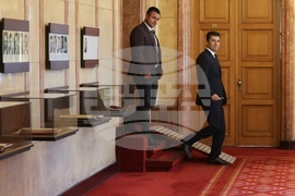 Парламент - Кирил Петков