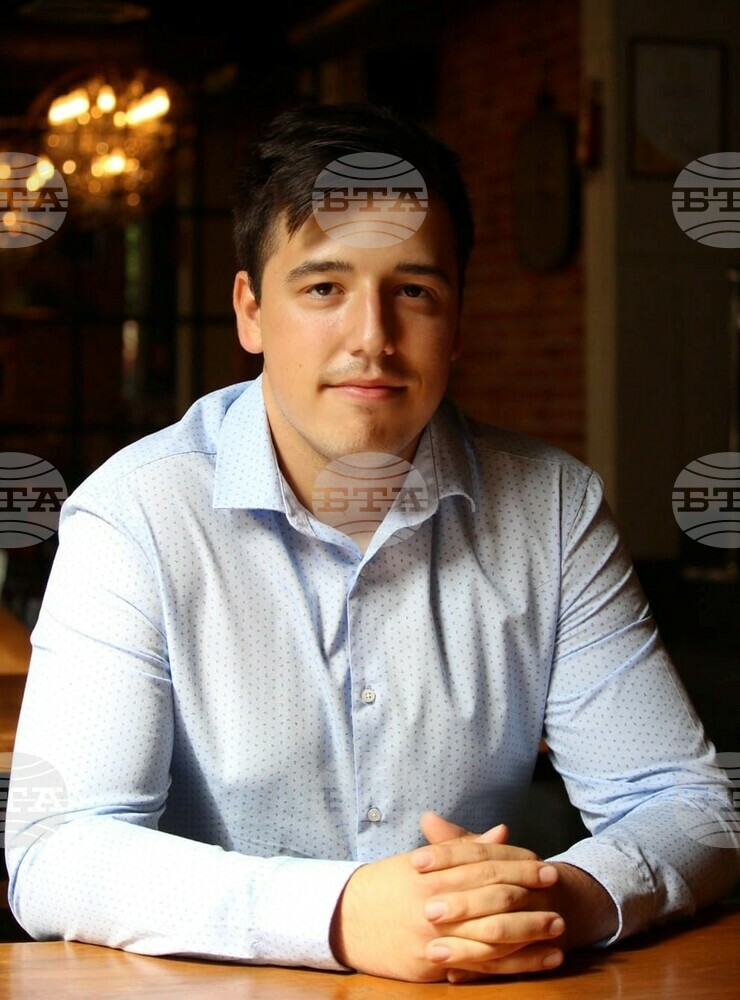 Функционалната грамотност е в основата на формирането на активно гражданско общество, смята Цветомир Николов, съпредседател на „България на младите“