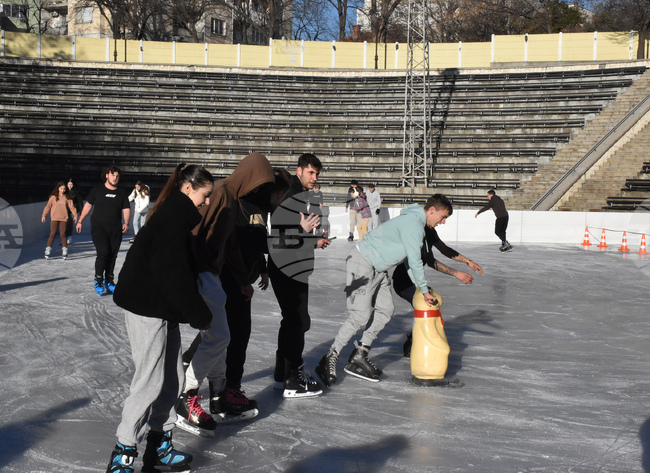До дни отваря ледената пързалка в Хасково