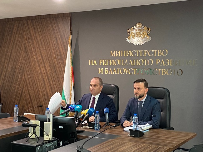 Вицепремиерът Караджов: Моето предложение беше цялата сума за пътни ремонти да се плати след контрола на Народното събрание 