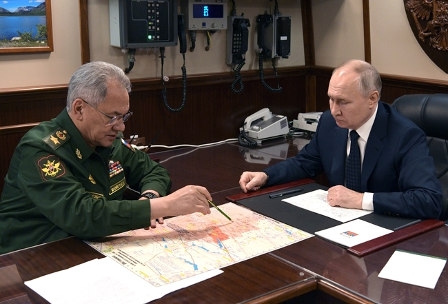 Руският министър на отбраната е докладвал на Путин за щетите по десантния кораб "Новочеркаск" след украинската атака