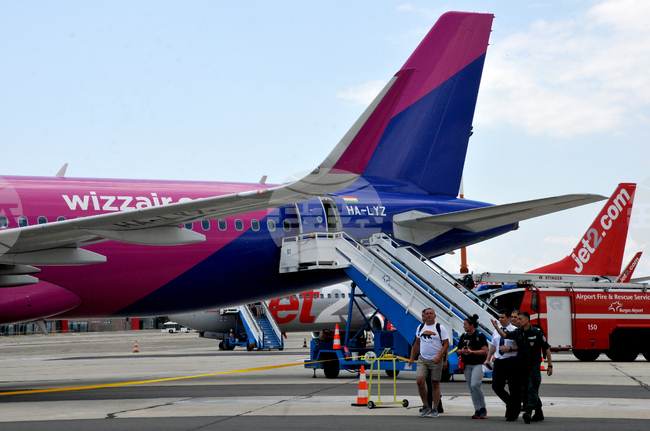 Пътниците от Грузия и България ръкопляскат най-често след кацане на самолета, показва проучване на авиокомпания „Уиз Еър“