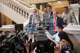 Парламент - Демократична България