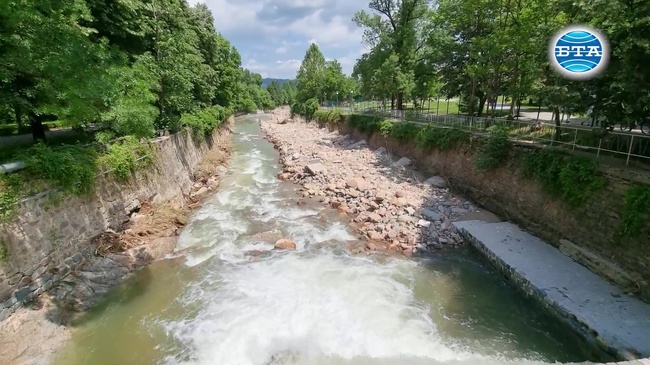 Четвърти ден в квартал „Заножене“ на Вършец няма вода, пороят в събота е повредил много общинска инфраструктура