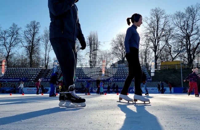Ледена пързалка ,,ЮНАК''