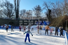 Ледена пързалка ,,ЮНАК''