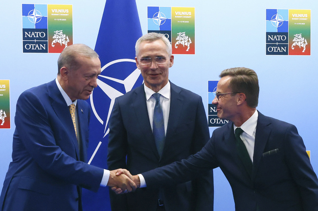 Турска парламентарна комисия одобри кандидатурата на Швеция за присъединяване към НАТО; предстои гласуване в парламента