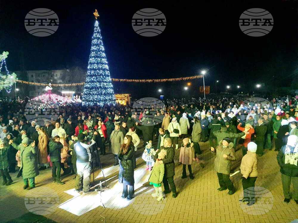 Запалиха светлините на коледната елха в Тараклия