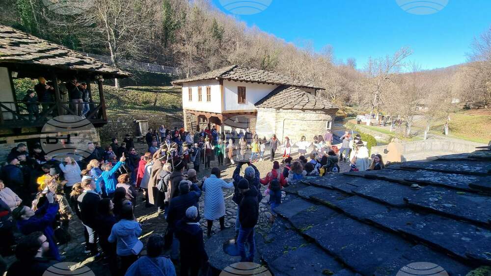 Габрово - Регионален етнографски музей на открито „Етър“ - коледуване