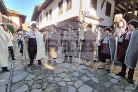 Габрово - Регионален етнографски музей на открито „Етър“ - коледуване