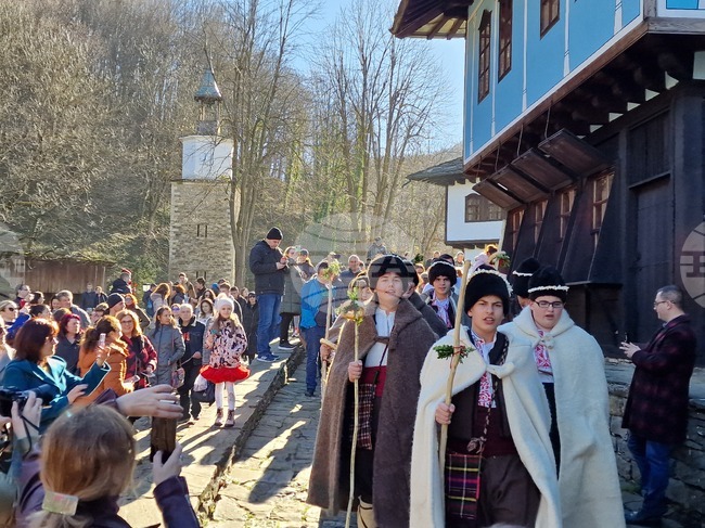 Габрово - Регионален етнографски музей на открито „Етър“ - коледуване