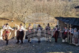 Габрово - Регионален етнографски музей на открито „Етър“ - коледуване
