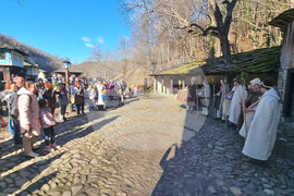 Габрово - Регионален етнографски музей на открито „Етър“ - коледуване