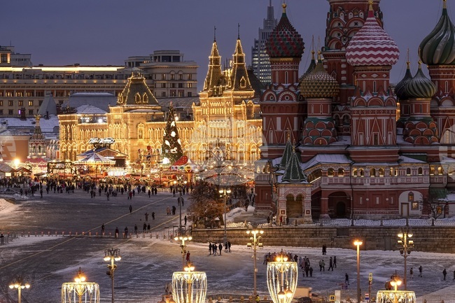 Турският актьор Бурак Йозчивит участва в най-новия филм от руската поредица "Елхички"