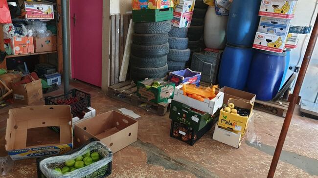 Служители от „Икономическа полиция“ - СДВР предотвратиха продажбата на над 1300 кг хранителни продукти
