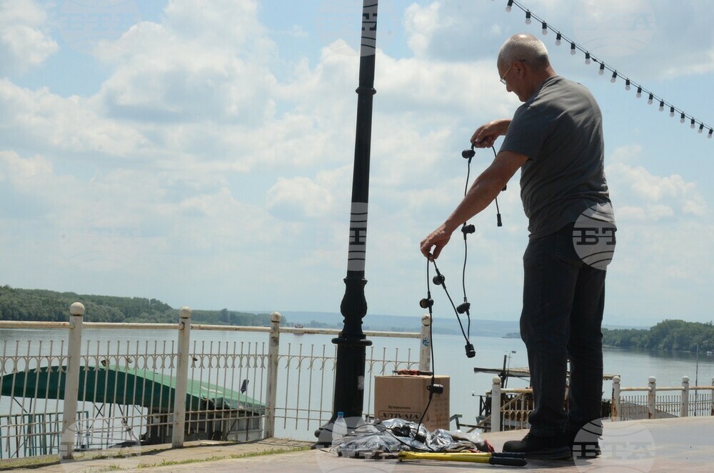 Във Видин монтират декоративно осветление в Крайдунавския парк